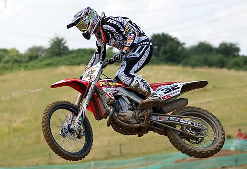 Auteur des 2 holeshots, Milko Potisek remporte la première manche MX3.