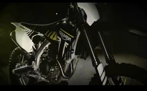 Vidéo : la Triumph TF250X se dévoile de plus en plus