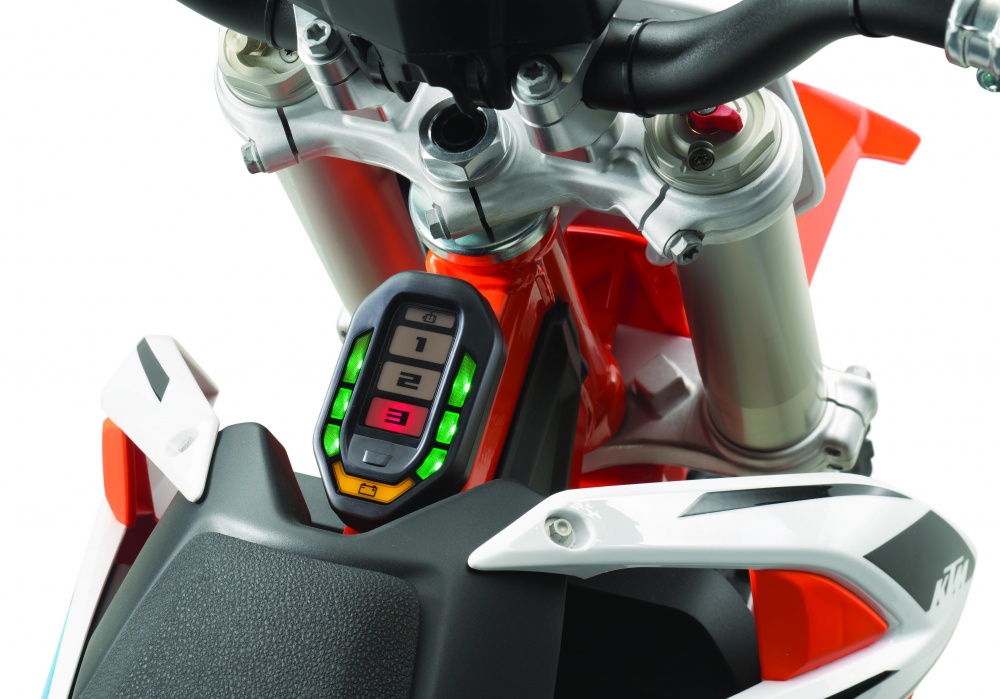 KTM SX-E 5 - Moto cross électrique avec Pole Position 77