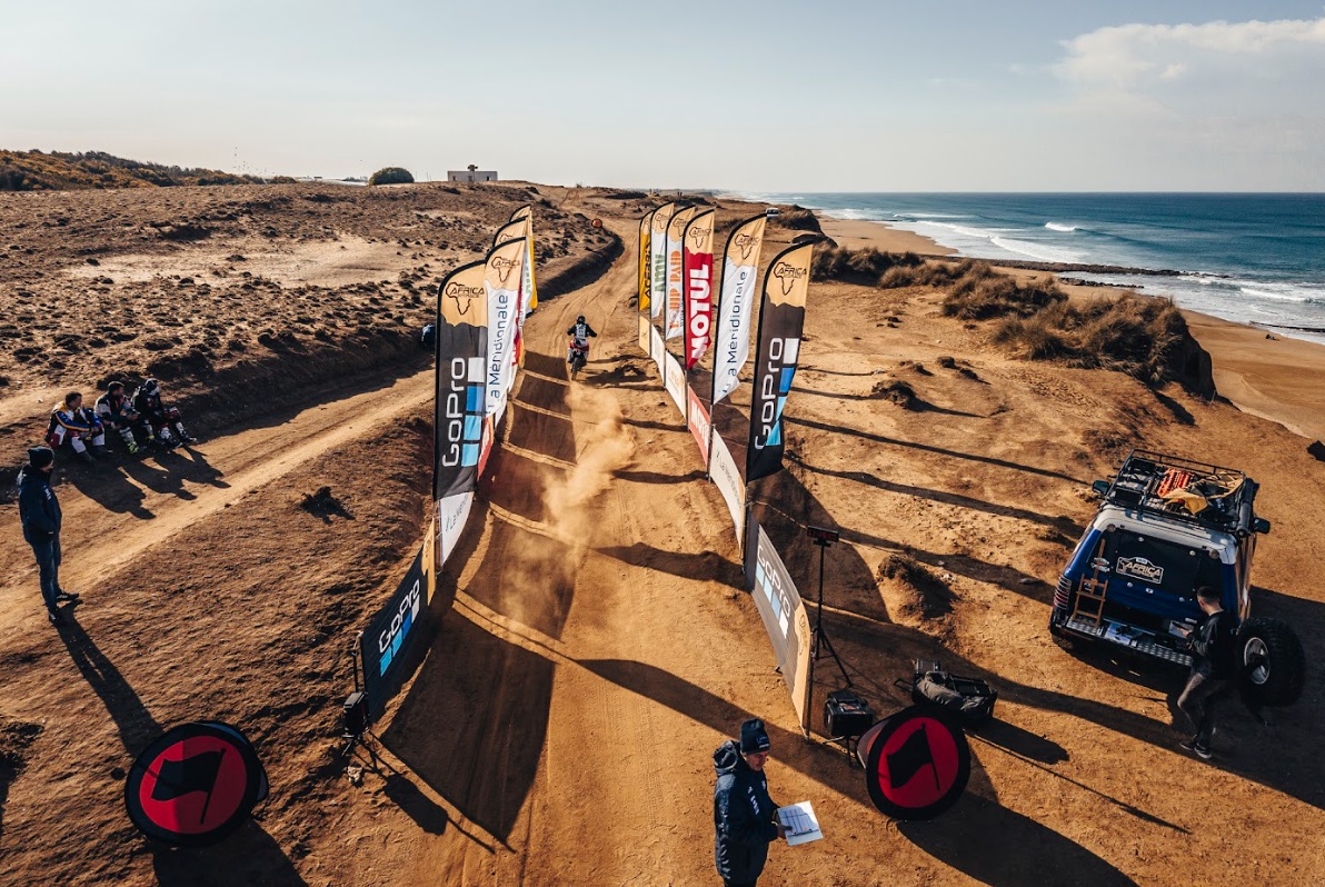 La première étape de l’Africa Eco Race est partie de Tanger pour passer le cap de 2025 à Tarda